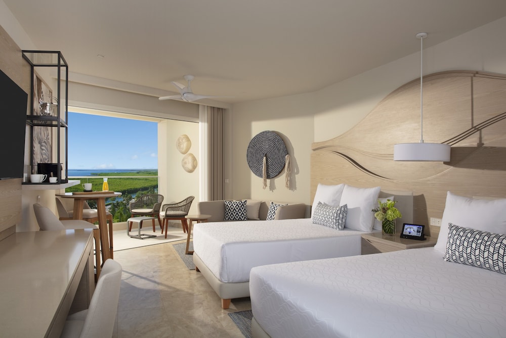 Amare Cancun Adults Only All-Inclusive Resort, Curio Hilton — Hotel rooms in Cancun, Quintana Roo