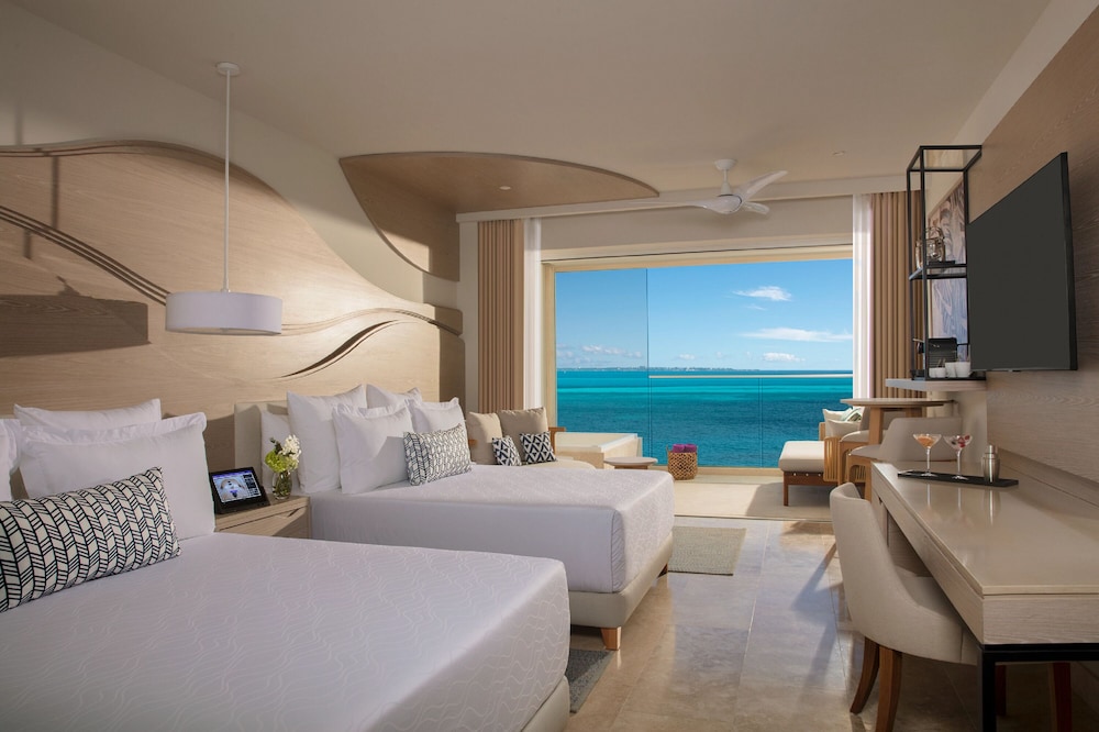 Amare Cancun Adults Only All-Inclusive Resort, Curio Hilton — Hotel rooms in Cancun, Quintana Roo