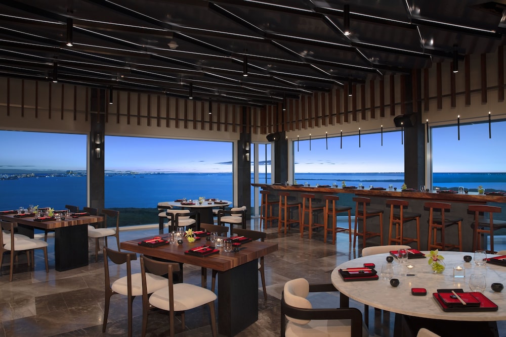 Amare Cancun Adults Only All-Inclusive Resort, Curio Hilton — Restaurant & bars in Cancun, Quintana Roo