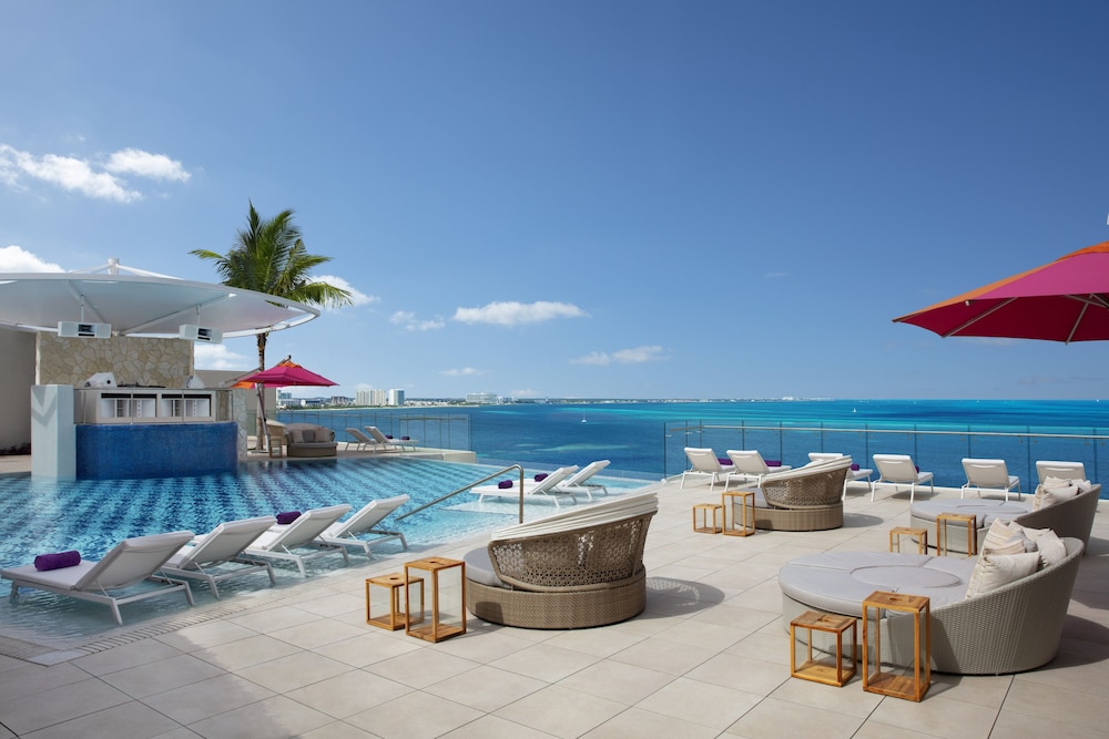 Amare Cancun Adults Only All-Inclusive Resort, Curio Hilton — Swimming pool in Cancun, Quintana Roo