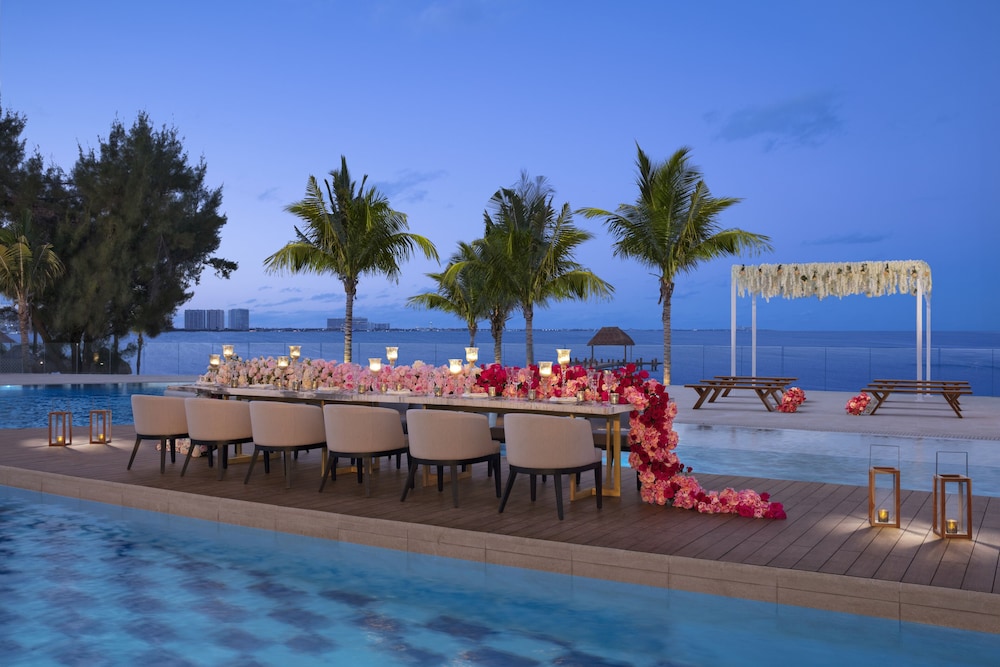 Amare Cancun Adults Only All-Inclusive Resort, Curio Hilton — Restaurant & bars in Cancun, Quintana Roo