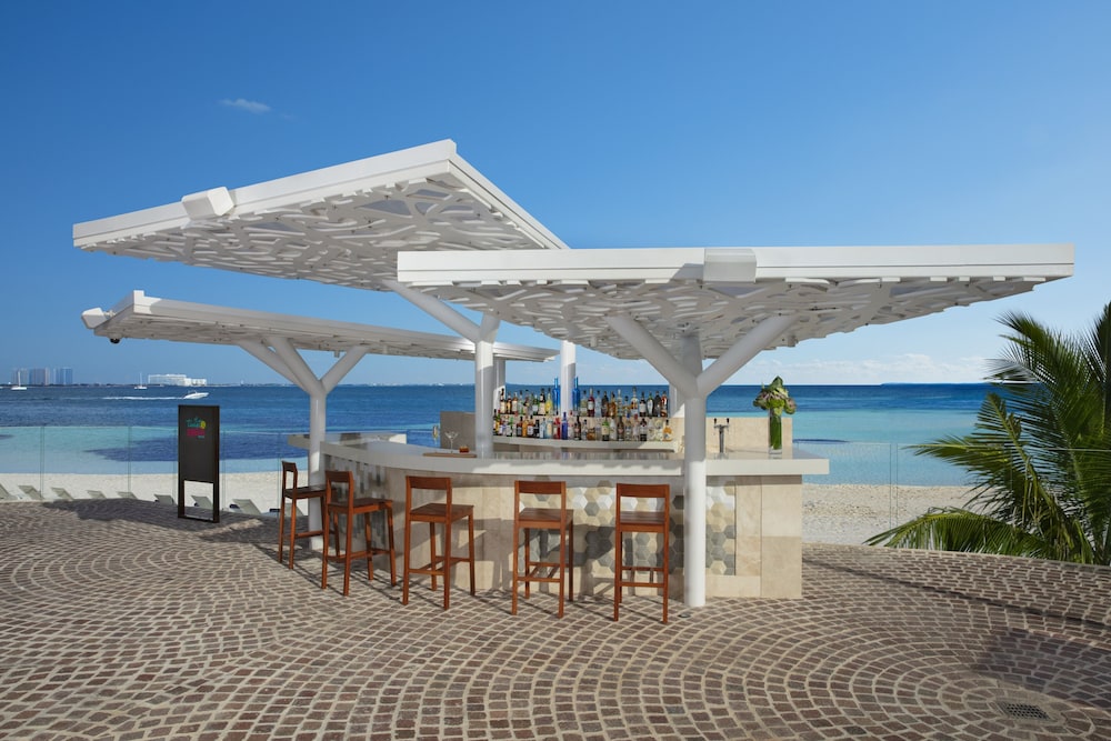 Amare Cancun Adults Only All-Inclusive Resort, Curio Hilton — Restaurant & bars in Cancun, Quintana Roo