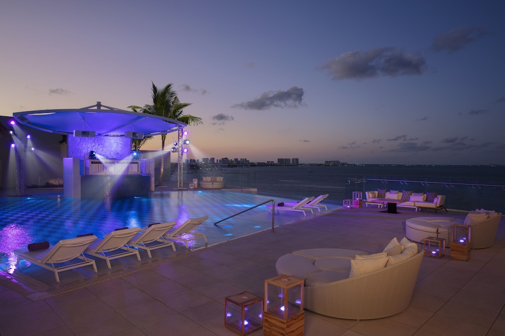 Amare Cancun Adults Only All-Inclusive Resort, Curio Hilton — Swimming pool in Cancun, Quintana Roo