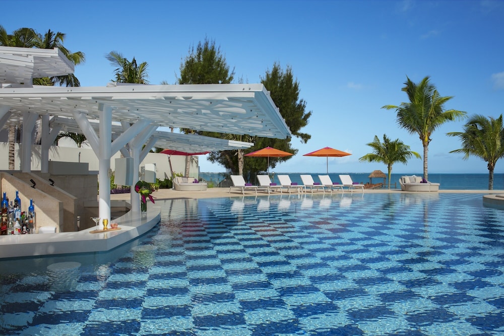 Amare Cancun Adults Only All-Inclusive Resort, Curio Hilton — Swimming pool in Cancun, Quintana Roo