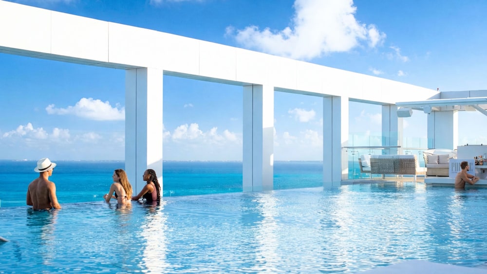 Amare Cancun Adults Only All-Inclusive Resort, Curio Hilton — Swimming pool in Cancun, Quintana Roo