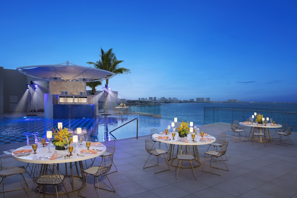 Amare Cancun Adults Only All-Inclusive Resort, Curio Hilton — Restaurant & bars in Cancun, Quintana Roo