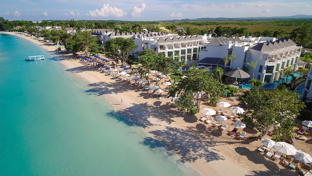 Azul Beach Resort Negril, Gourmet All Inclusive by Karisma — Beach in Negril