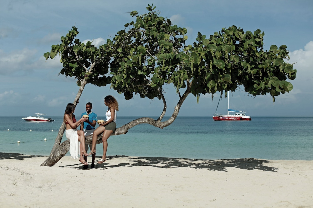 Azul Beach Resort Negril, Gourmet All Inclusive by Karisma — Beach in Negril