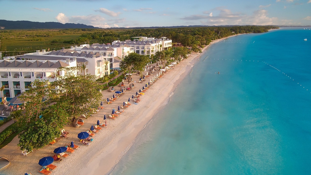 Azul Beach Resort Negril, Gourmet All Inclusive by Karisma — Beach in Negril