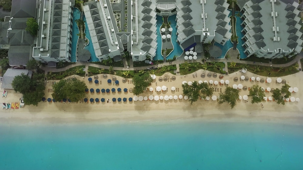 Azul Beach Resort Negril, Gourmet All Inclusive by Karisma — Beach in Negril