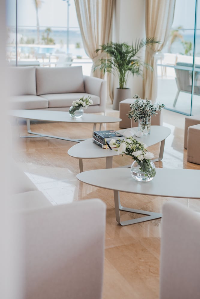Lebay Beach Hotel — Hotel rooms in Oroklini, Larnaca Region
