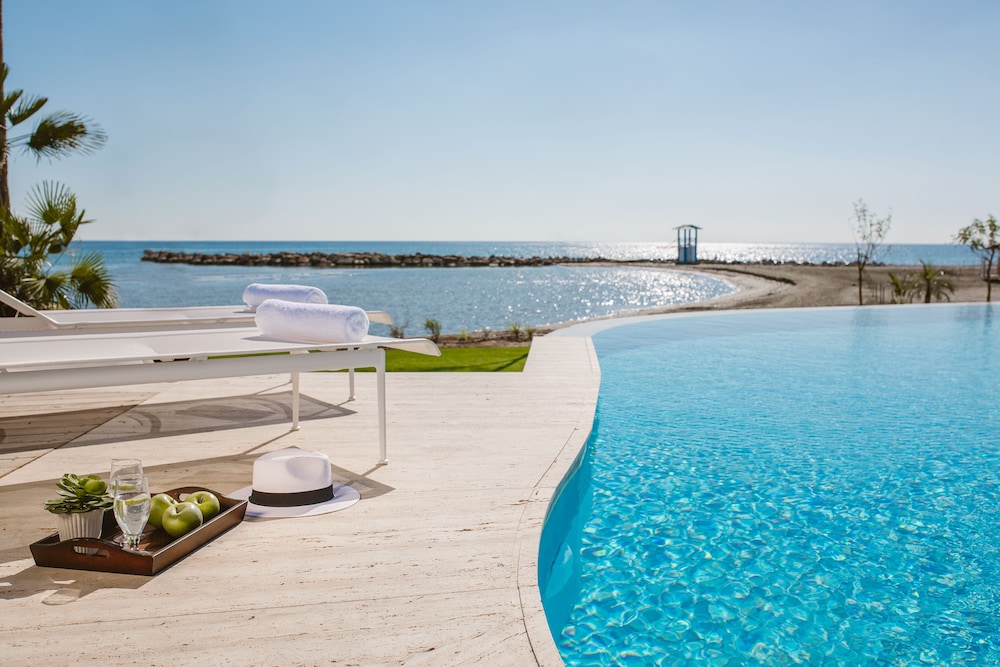 Lebay Beach Hotel — Swimming pool in Oroklini, Larnaca Region