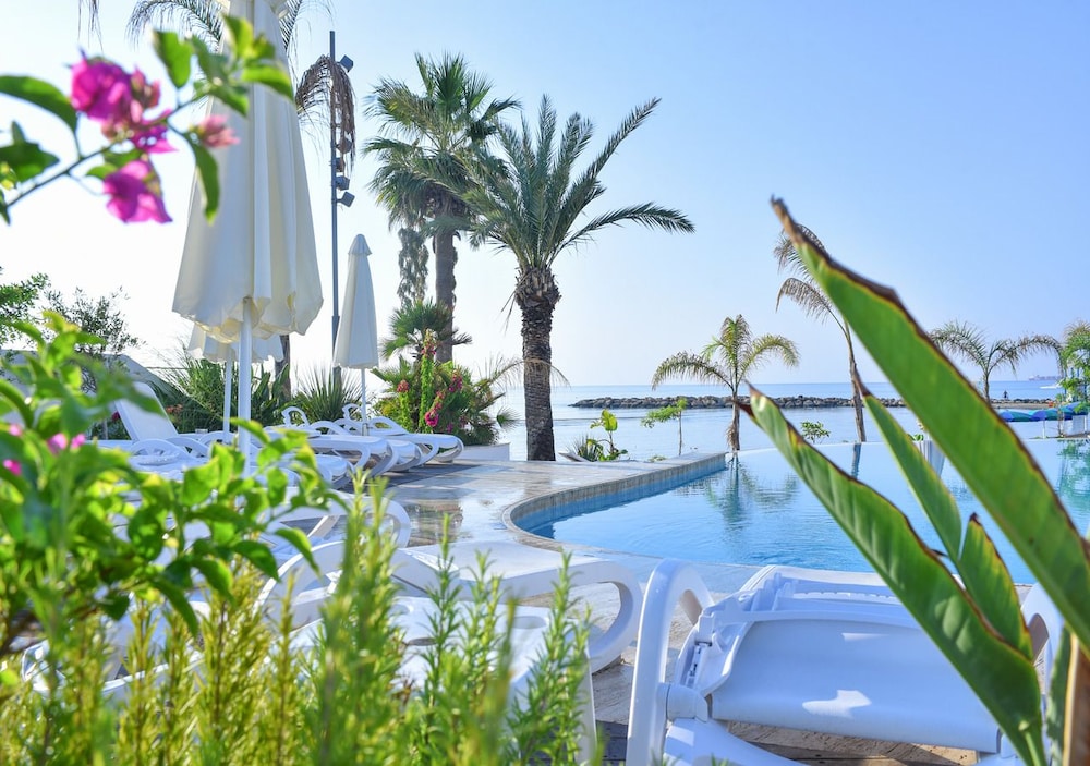 Lebay Beach Hotel — Swimming pool in Oroklini, Larnaca Region