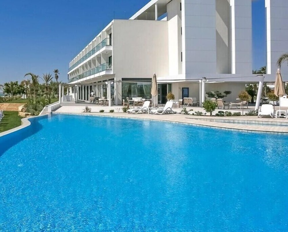 Lebay Beach Hotel — Swimming pool in Oroklini, Larnaca Region