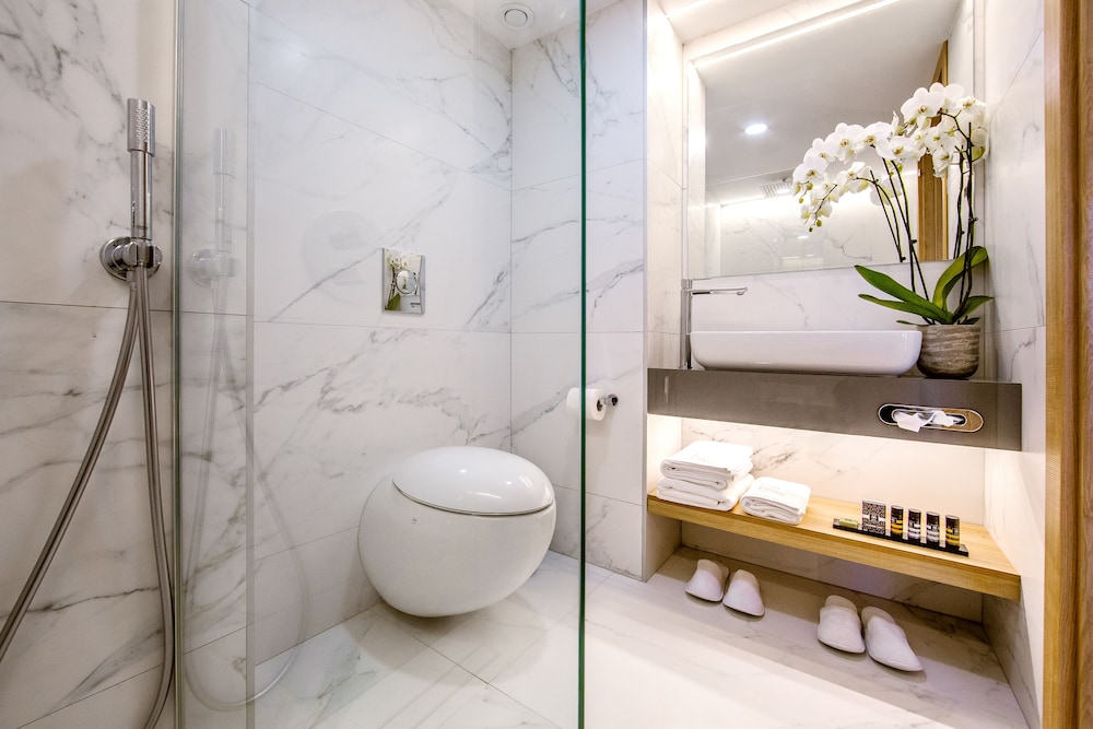 Lebay Beach Hotel — Hotel rooms in Oroklini, Larnaca Region