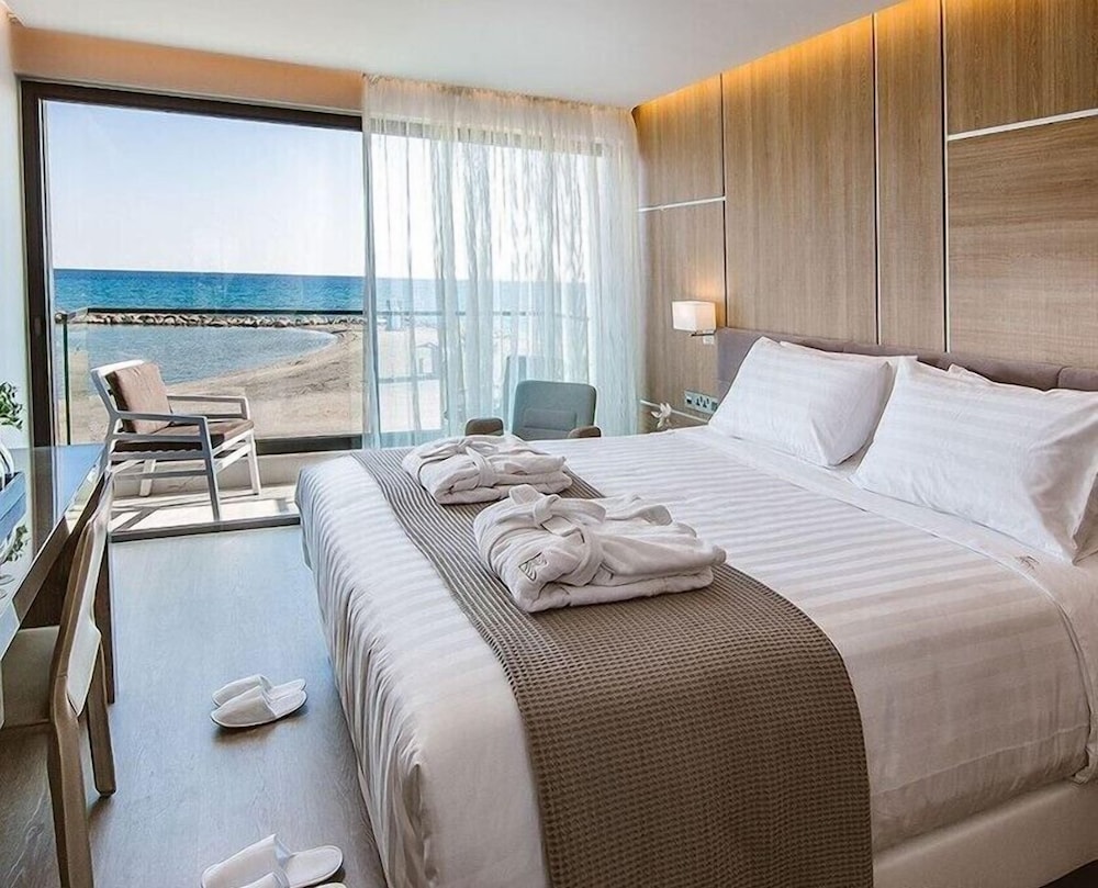 Lebay Beach Hotel — Hotel rooms in Oroklini, Larnaca Region