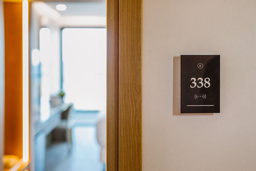 Lebay Beach Hotel — Hotel rooms in Oroklini, Larnaca Region