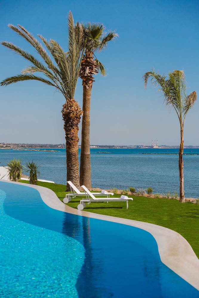 Lebay Beach Hotel — Swimming pool in Oroklini, Larnaca Region
