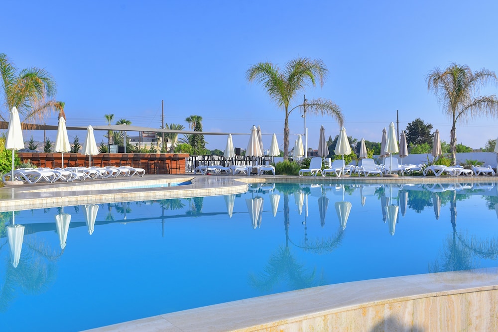Lebay Beach Hotel — Swimming pool in Oroklini, Larnaca Region