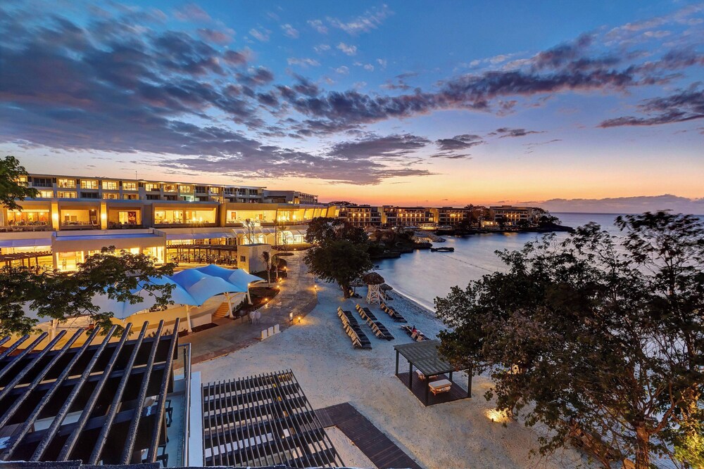 Royalton Negril, An Autograph Collection All-Inclusive Resort — Beach in Negril