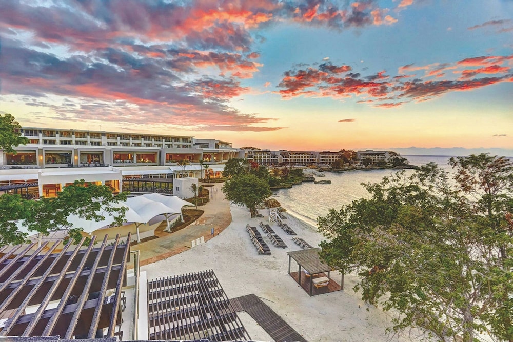 Royalton Negril, An Autograph Collection All-Inclusive Resort — Beach in Negril