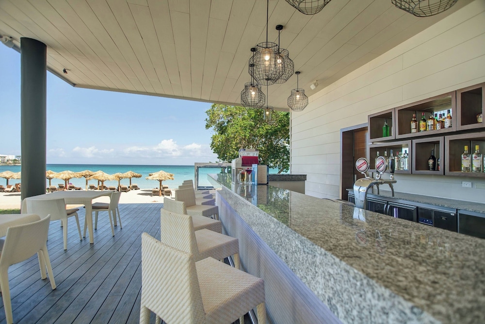 Royalton Negril, An Autograph Collection All-Inclusive Resort — Restaurant & bars in Negril