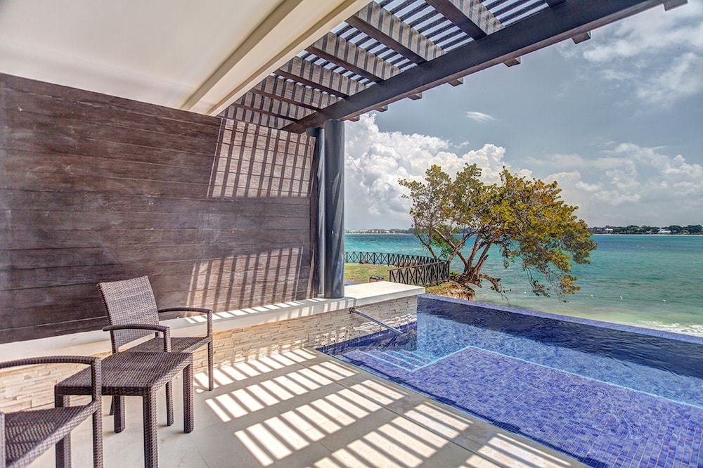 Royalton Negril, An Autograph Collection All-Inclusive Resort — Swimming pool in Negril