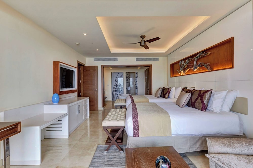 Royalton Negril, An Autograph Collection All-Inclusive Resort — Hotel rooms in Negril