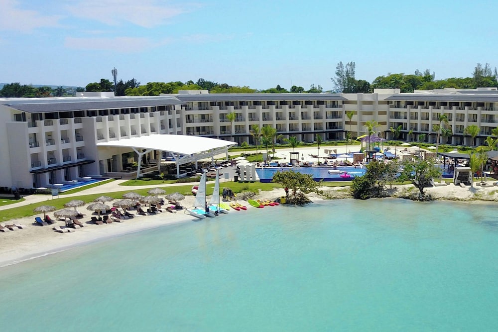 Royalton Negril, An Autograph Collection All-Inclusive Resort — Beach in Negril