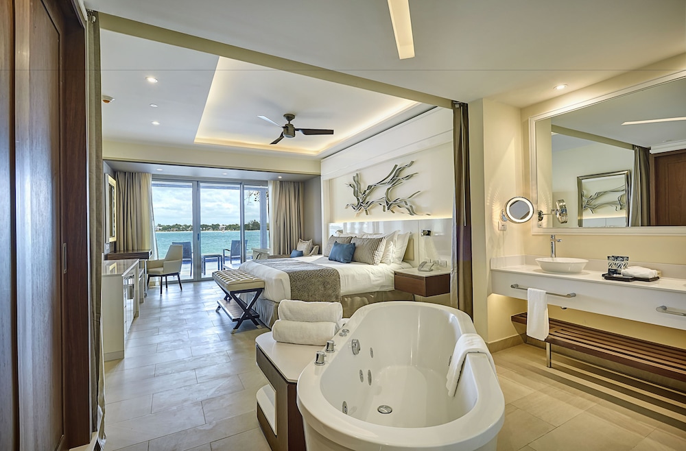 Royalton Negril, An Autograph Collection All-Inclusive Resort — Hotel rooms in Negril