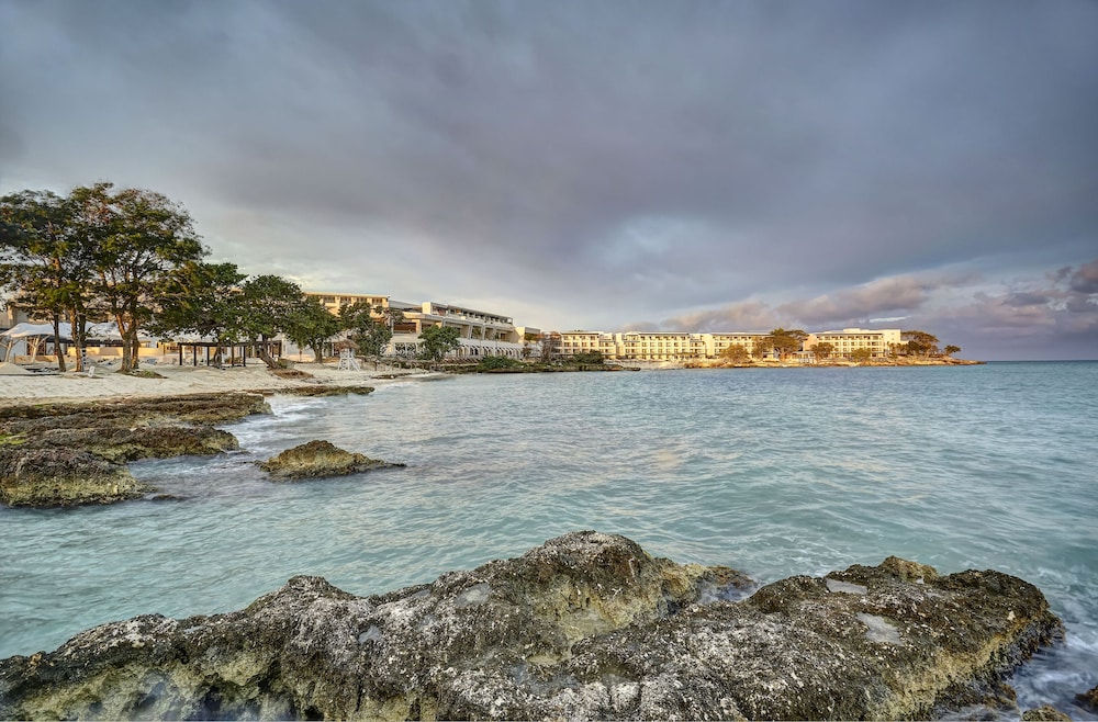 Royalton Negril, An Autograph Collection All-Inclusive Resort — Beach in Negril