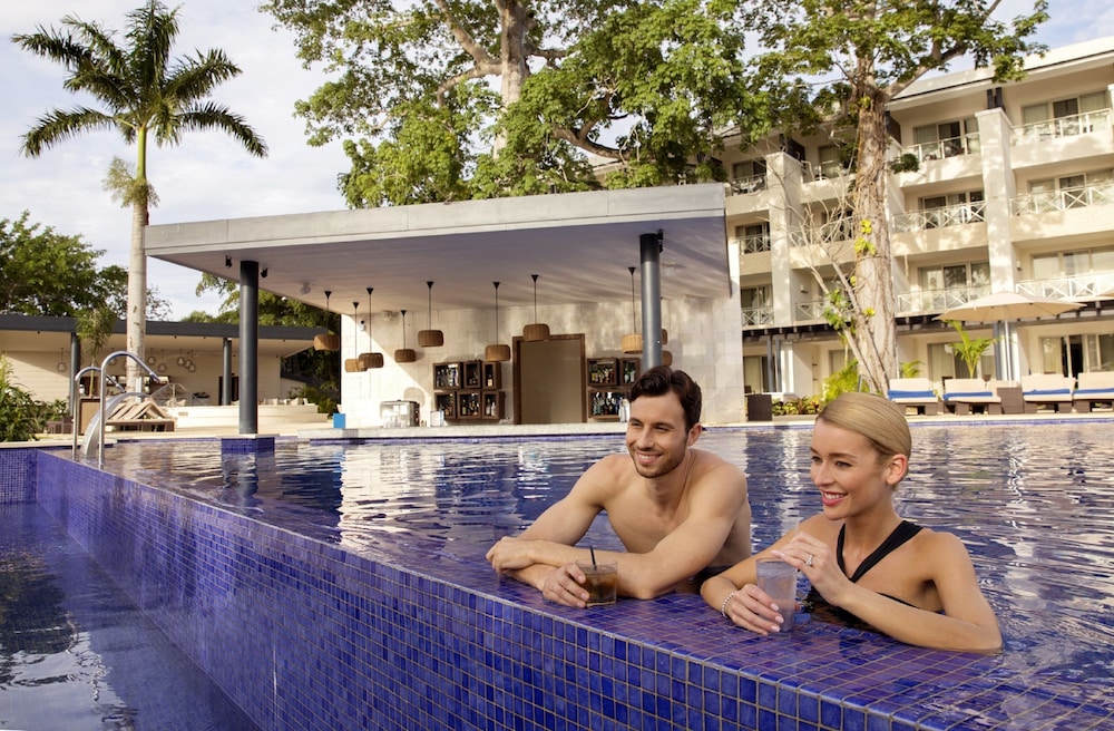 Royalton Negril, An Autograph Collection All-Inclusive Resort — Swimming pool in Negril