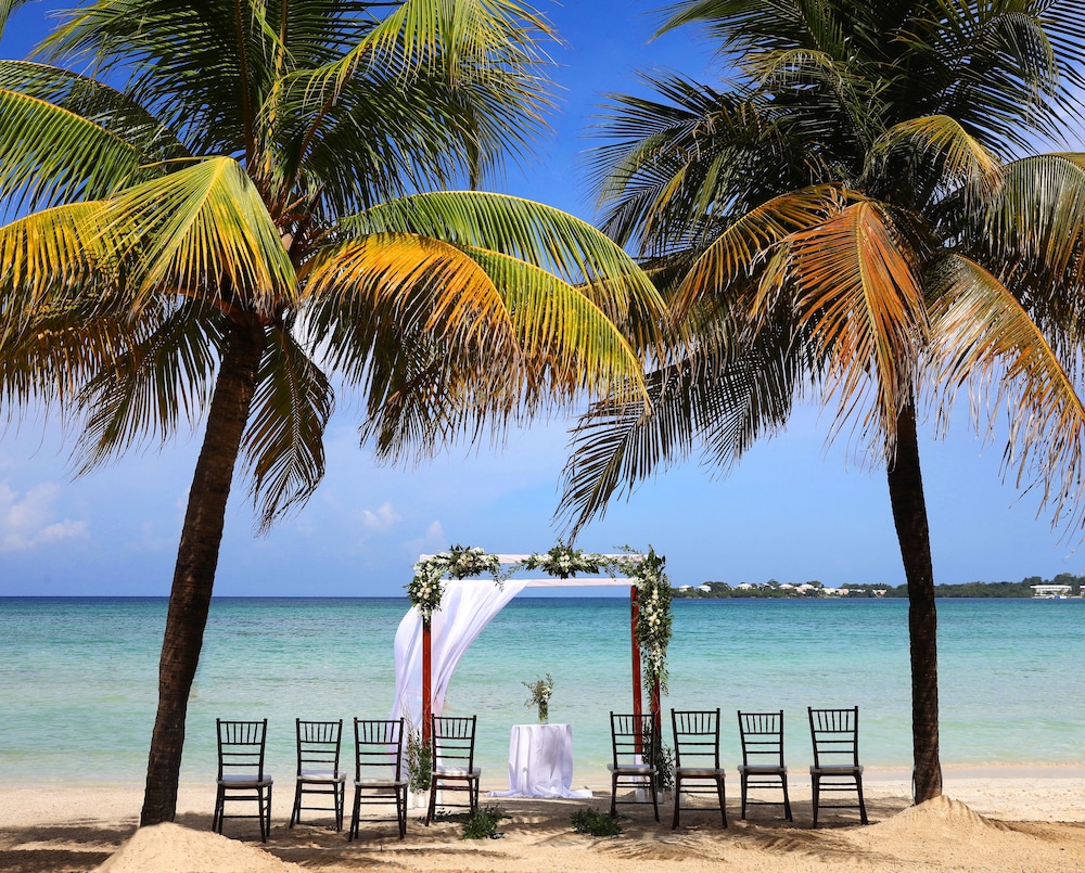 Royalton Negril, An Autograph Collection All-Inclusive Resort — Beach in Negril
