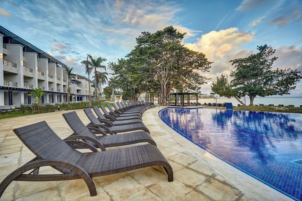 Royalton Negril, An Autograph Collection All-Inclusive Resort — Swimming pool in Negril