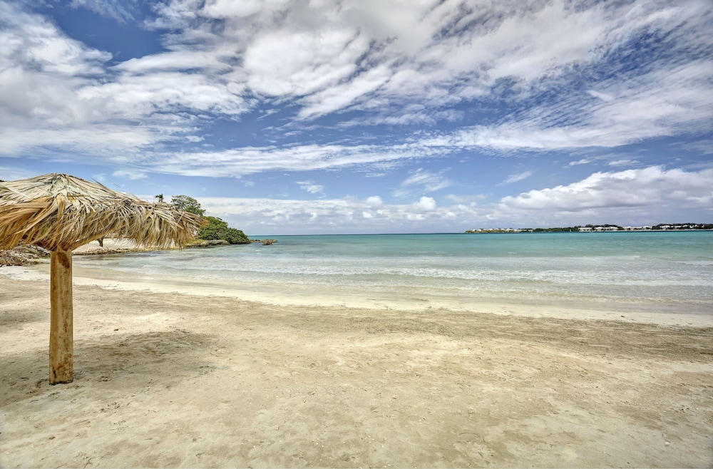 Royalton Negril, An Autograph Collection All-Inclusive Resort — Beach in Negril