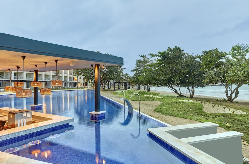 Royalton Negril, An Autograph Collection All-Inclusive Resort — Swimming pool in Negril