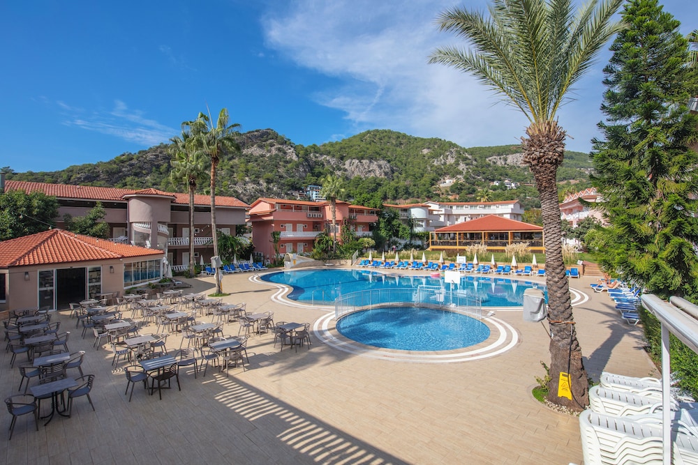 Ölüdeniz Turquoise Hotel — Swimming pool in Fethiye, Mugla