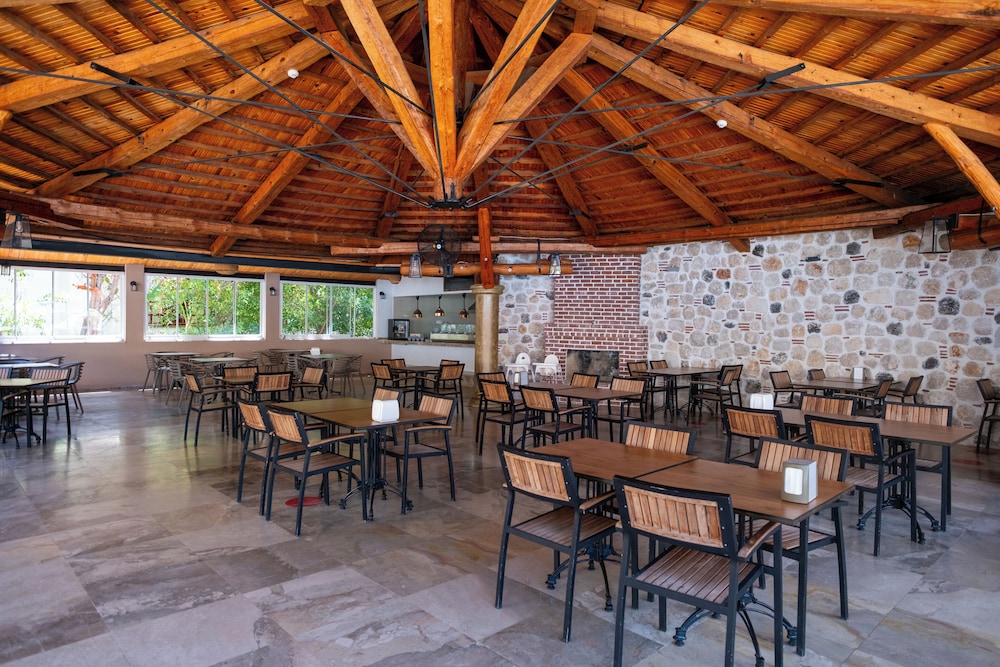 Ölüdeniz Turquoise Hotel — Restaurant & bars in Fethiye, Mugla