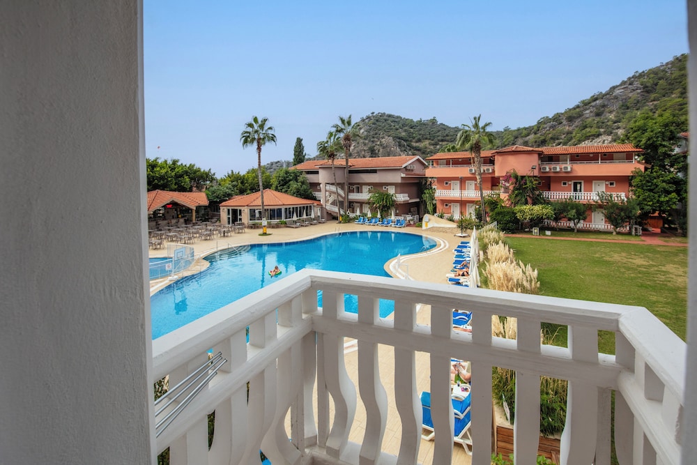 Ölüdeniz Turquoise Hotel — Swimming pool in Fethiye, Mugla