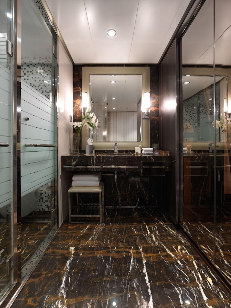 Sunborn Gibraltar Yacht Hotel Resort — Hotel rooms in Gibraltar