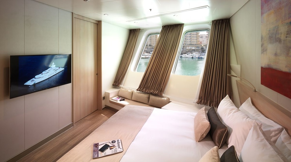 Sunborn Gibraltar Yacht Hotel Resort — Hotel rooms in Gibraltar