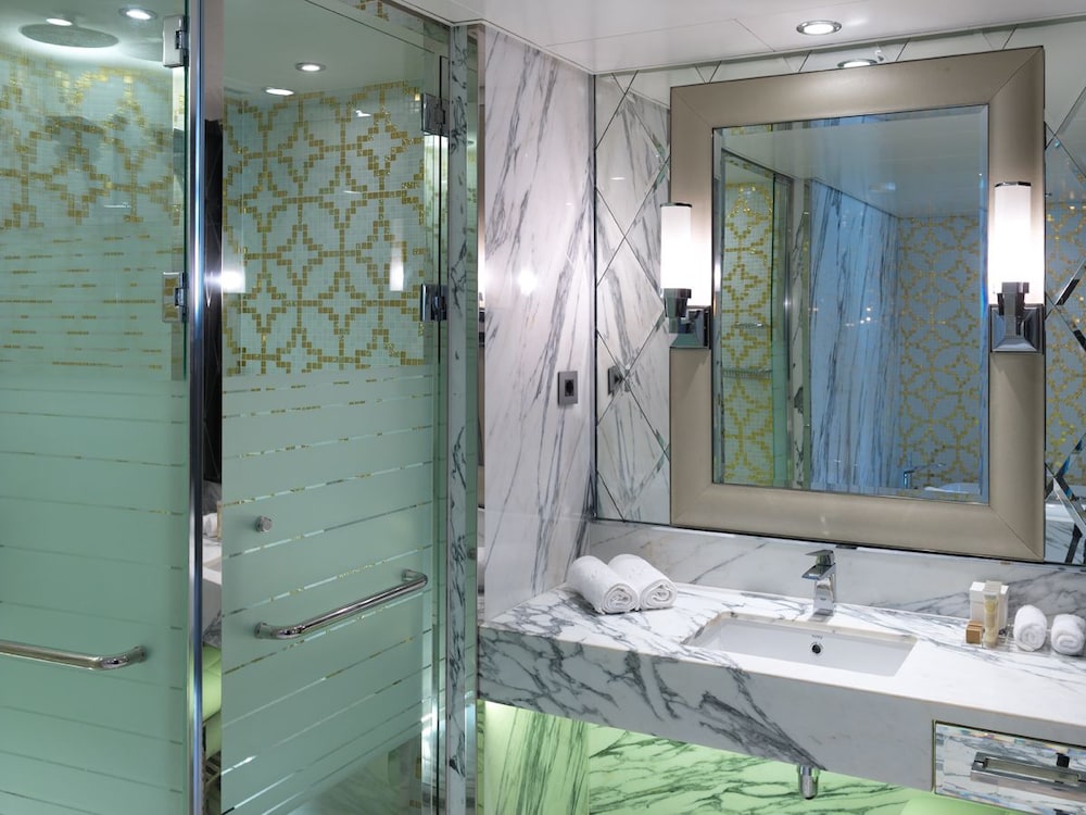 Sunborn Gibraltar Yacht Hotel Resort — Hotel rooms in Gibraltar