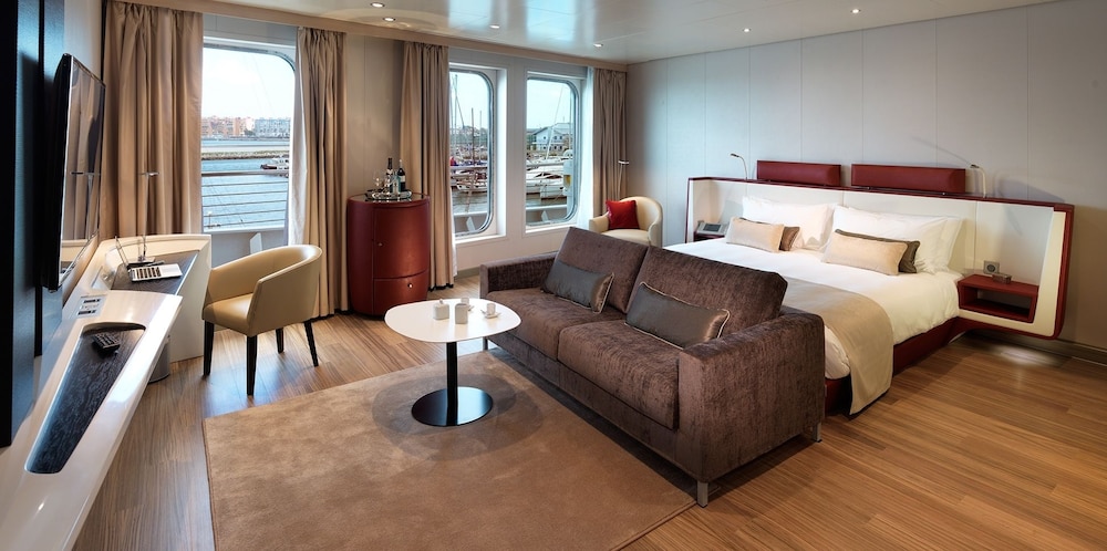 Sunborn Gibraltar Yacht Hotel Resort — Hotel rooms in Gibraltar