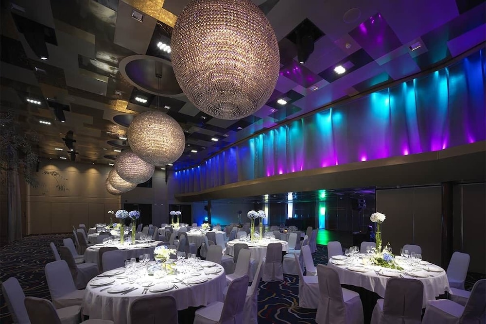 Sunborn Gibraltar Yacht Hotel Resort — Restaurant & bars in Gibraltar