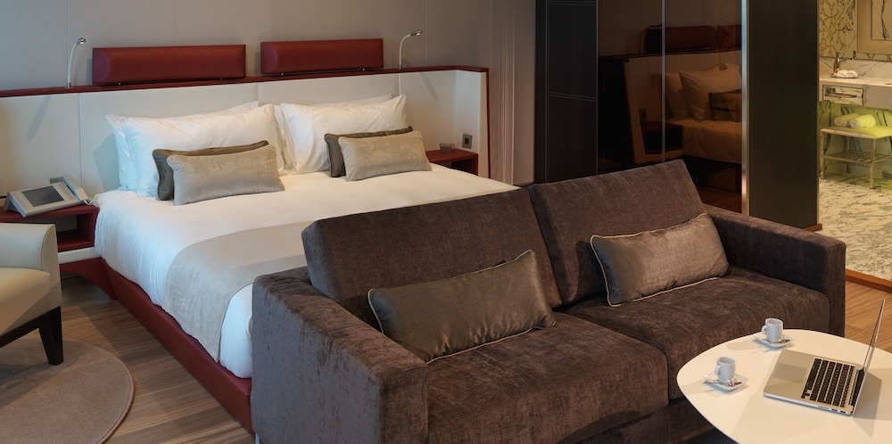 Sunborn Gibraltar Yacht Hotel Resort — Hotel rooms in Gibraltar