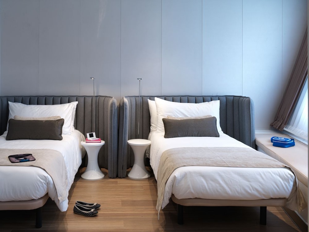 Sunborn Gibraltar Yacht Hotel Resort — Hotel rooms in Gibraltar