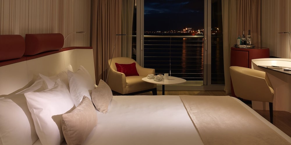 Sunborn Gibraltar Yacht Hotel Resort — Hotel rooms in Gibraltar