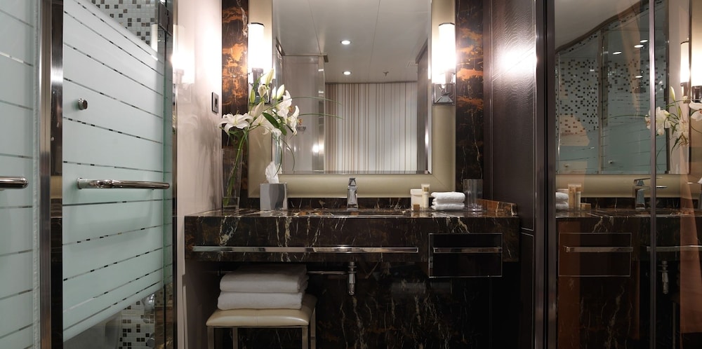 Sunborn Gibraltar Yacht Hotel Resort — Hotel rooms in Gibraltar