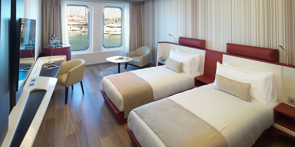 Sunborn Gibraltar Yacht Hotel Resort — Hotel rooms in Gibraltar