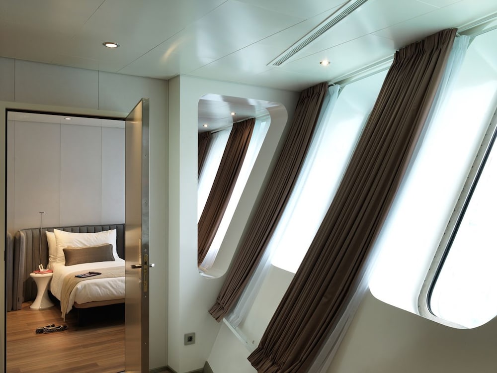 Sunborn Gibraltar Yacht Hotel Resort — Hotel rooms in Gibraltar